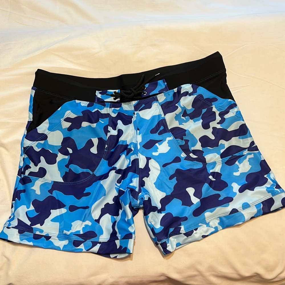 Coofandy blue camo swim trunks  size XL, 2 front pockets  front tie